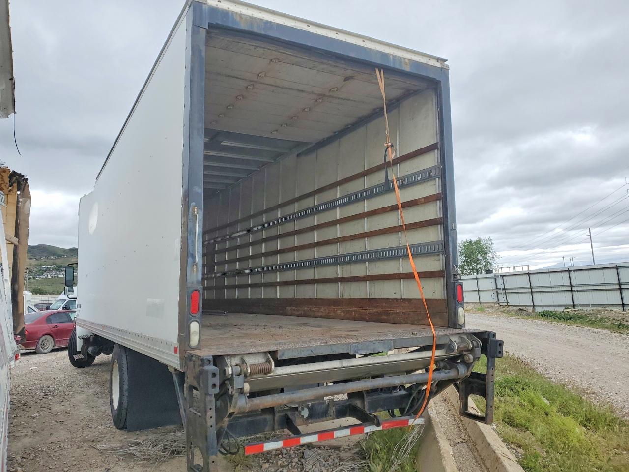 1984 INTERNATIONAL MA025 BOX TRUCK photo 2