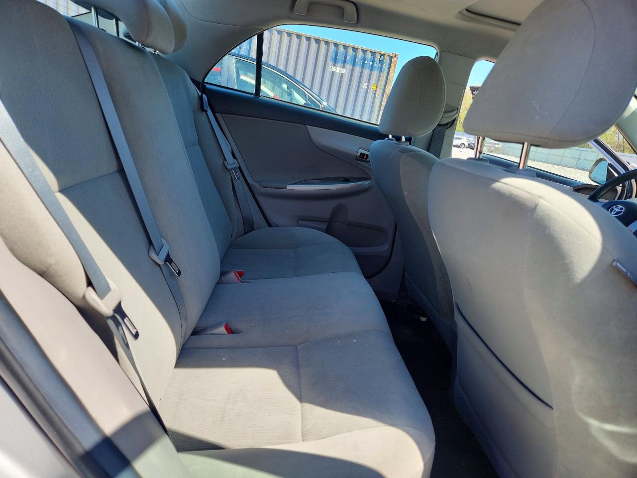 2013 TOYOTA COROLLA LE photo 19