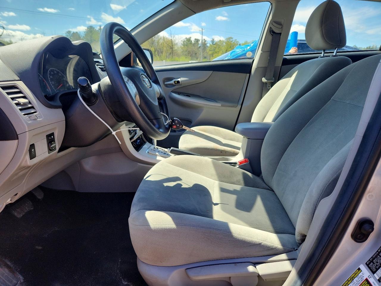 2013 TOYOTA COROLLA LE photo 13