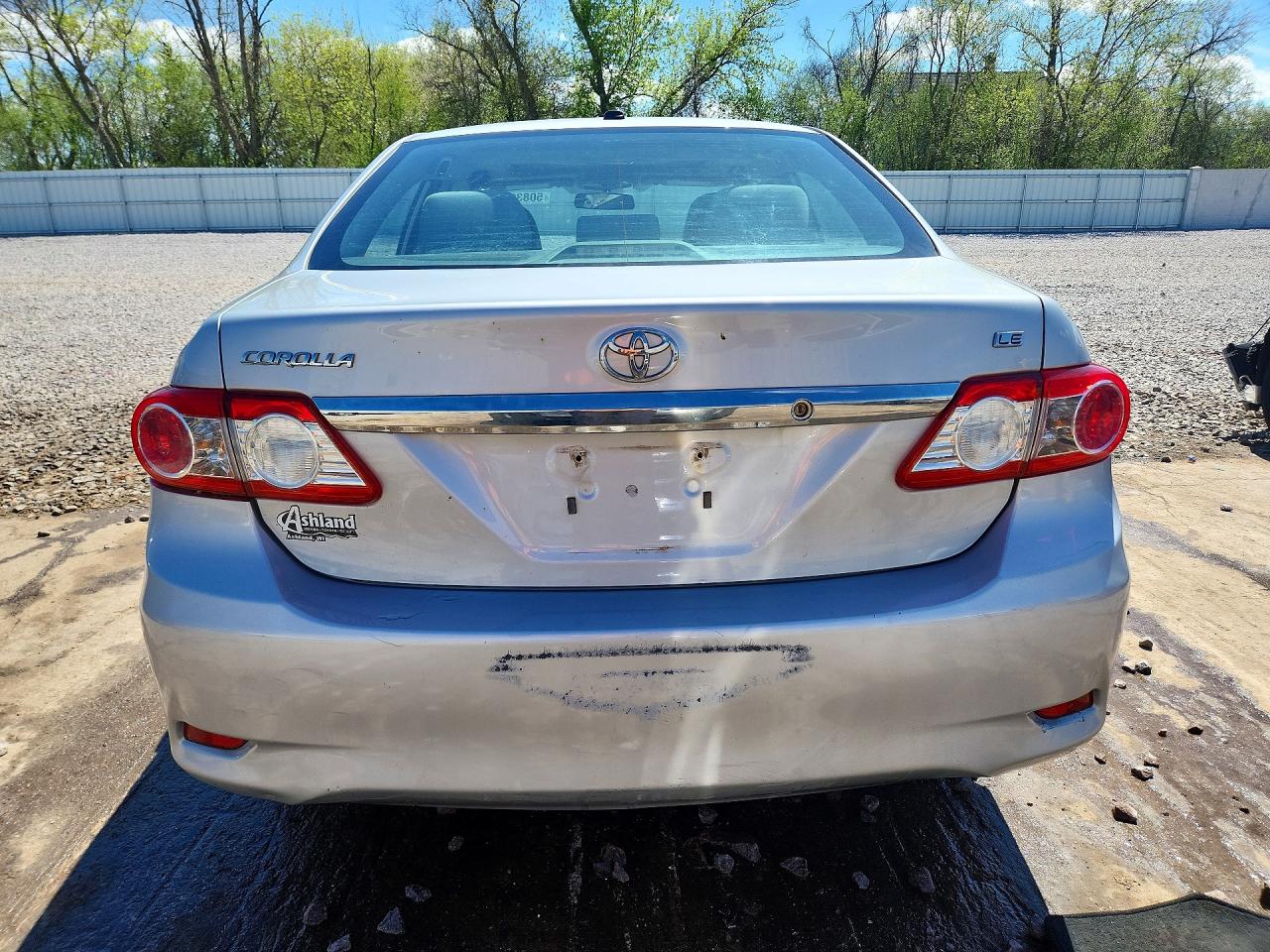 2013 TOYOTA COROLLA LE photo 11