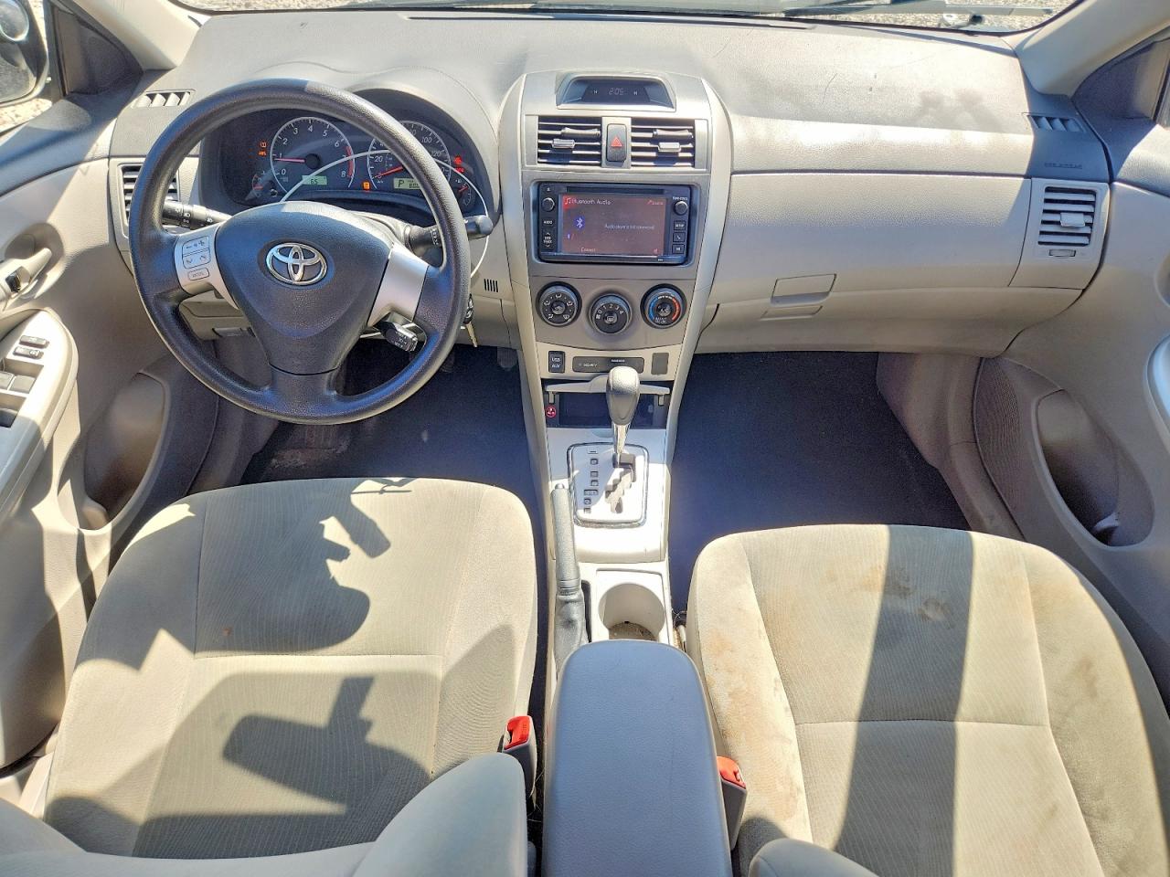 2013 TOYOTA COROLLA LE photo 15