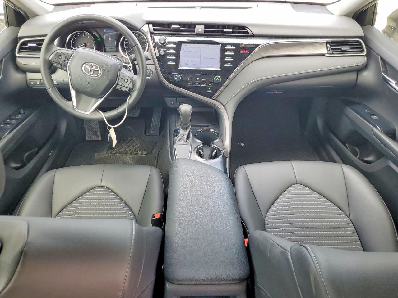2019 TOYOTA CAMRY SE photo 8