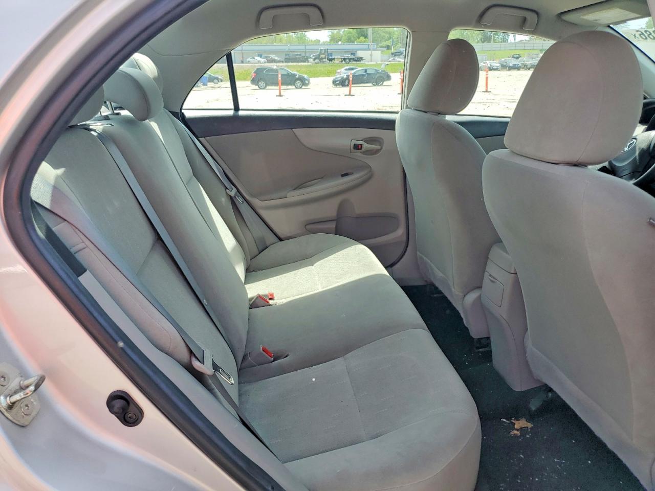 2013 TOYOTA COROLLA L photo 19