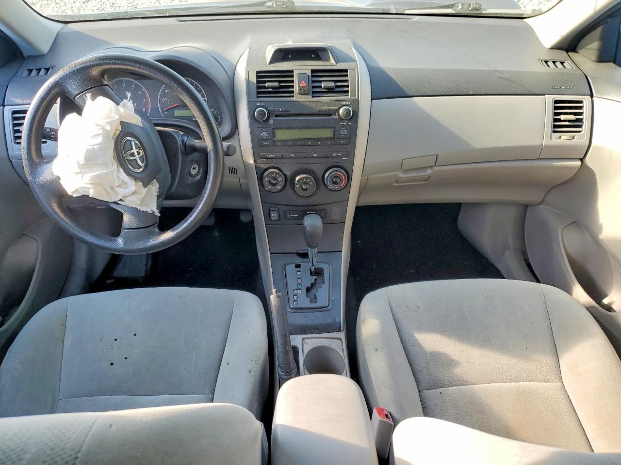 2013 TOYOTA COROLLA L photo 8