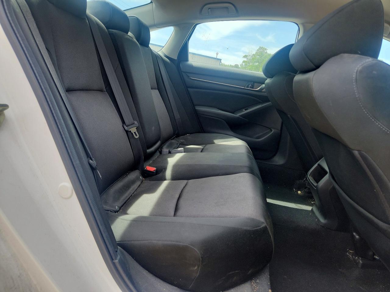 2018 HONDA ACCORD LX photo 19