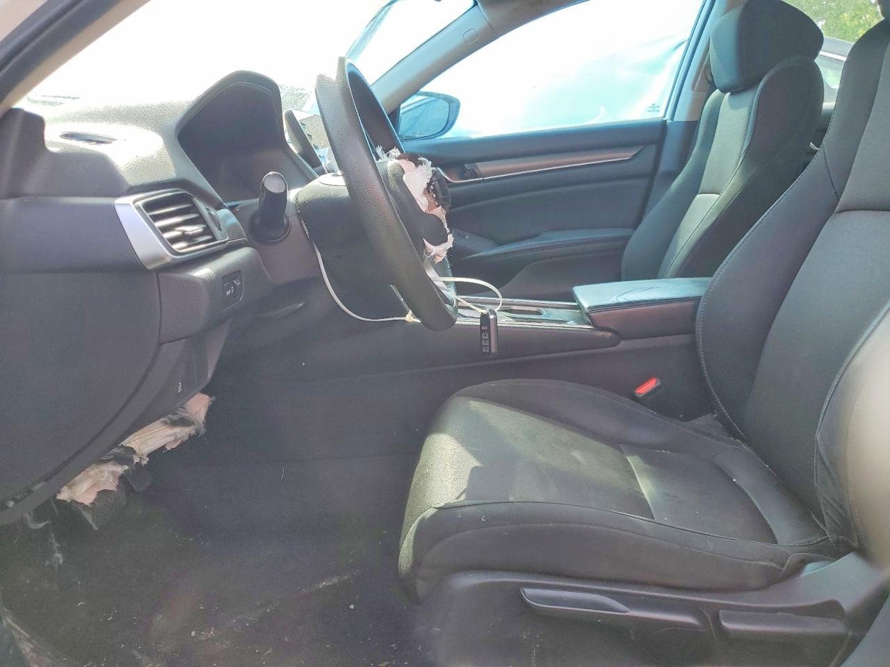 2018 HONDA ACCORD LX photo 13