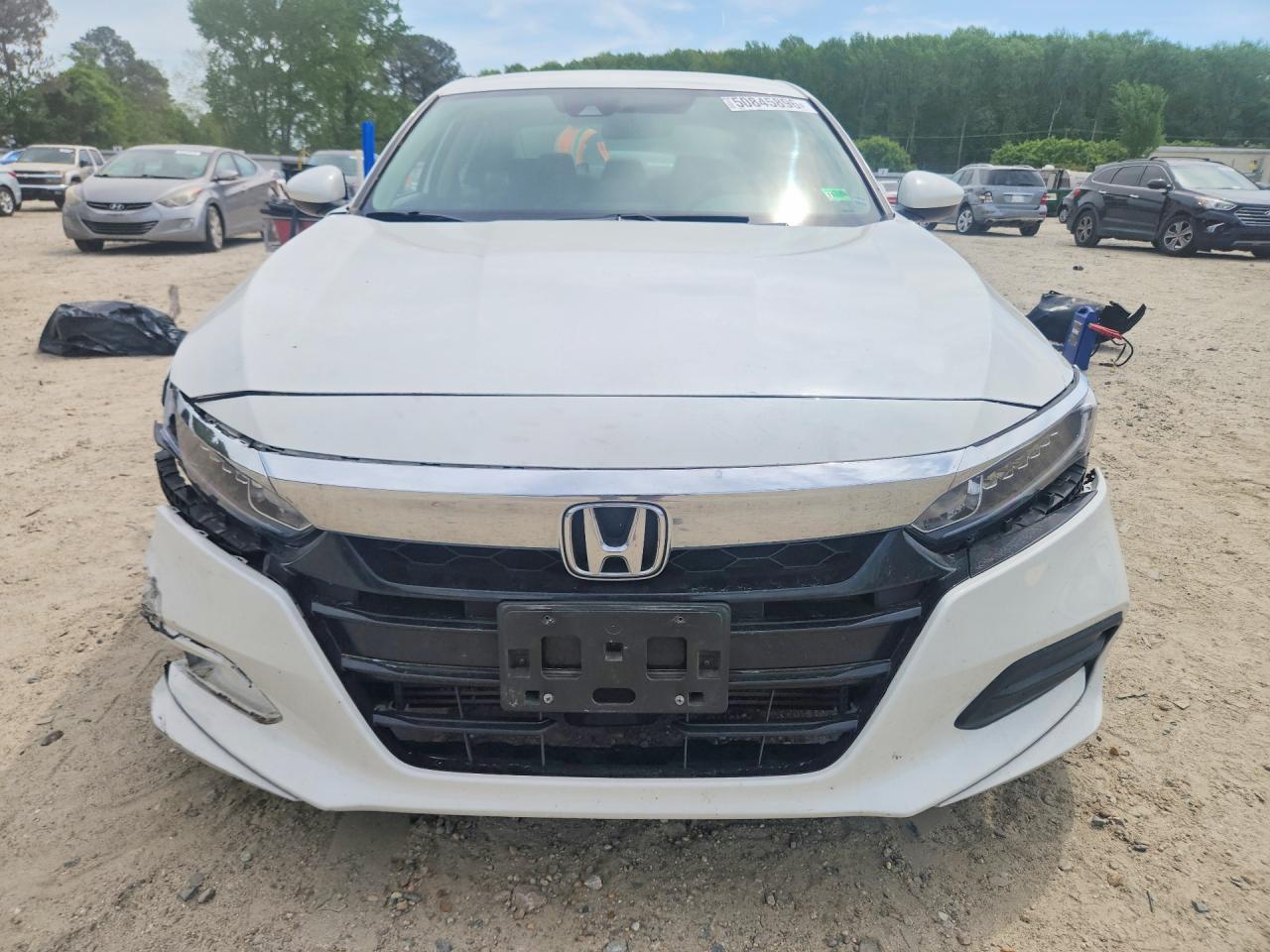 2018 HONDA ACCORD LX photo 9