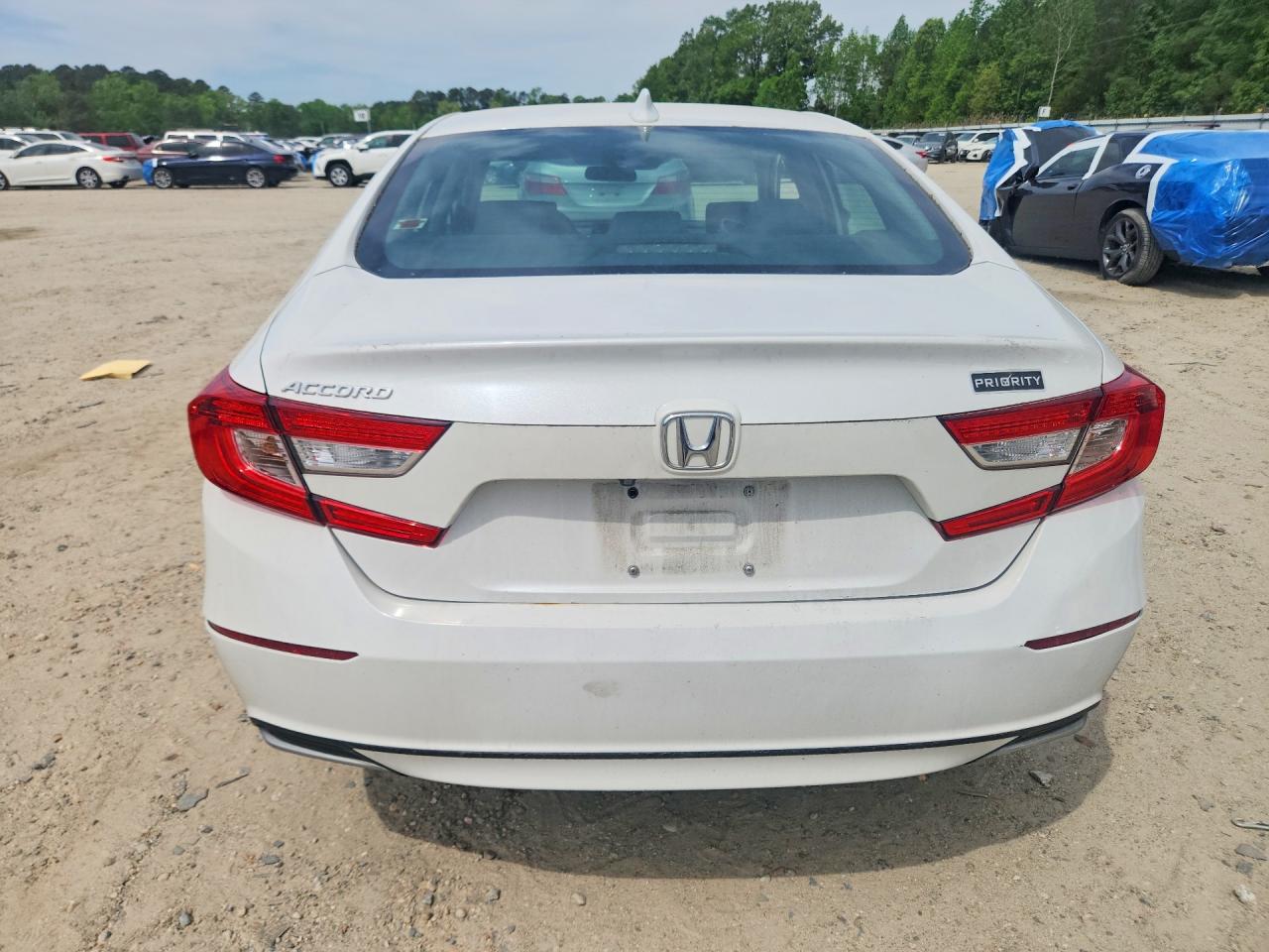 2018 HONDA ACCORD LX photo 11