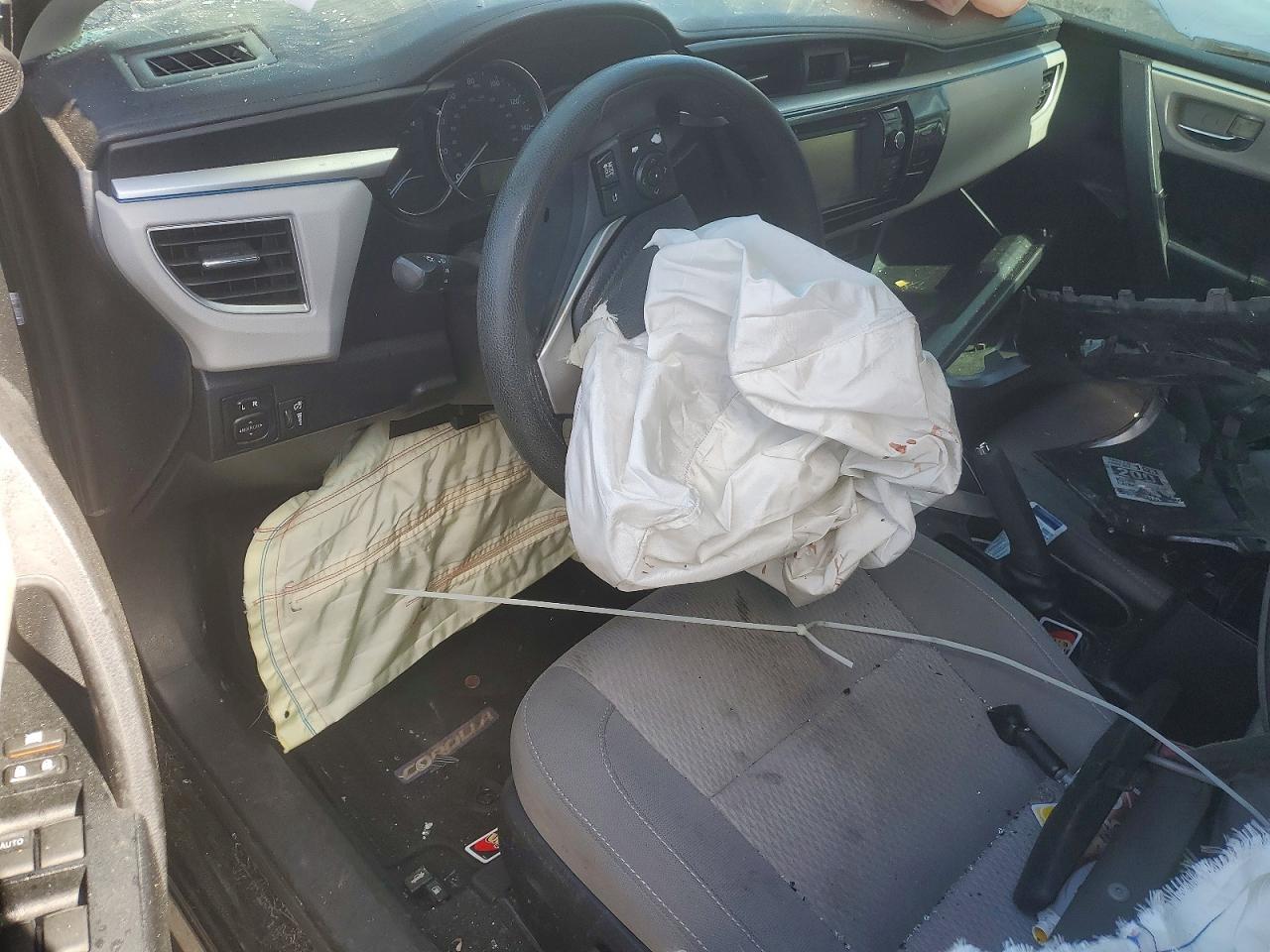 2014 TOYOTA COROLLA LE photo 15