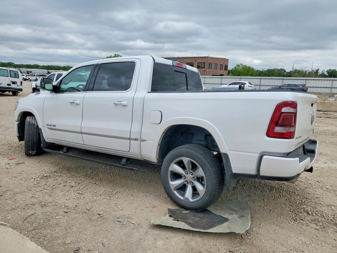 2019 RAM 1500 LIMITED photo 3