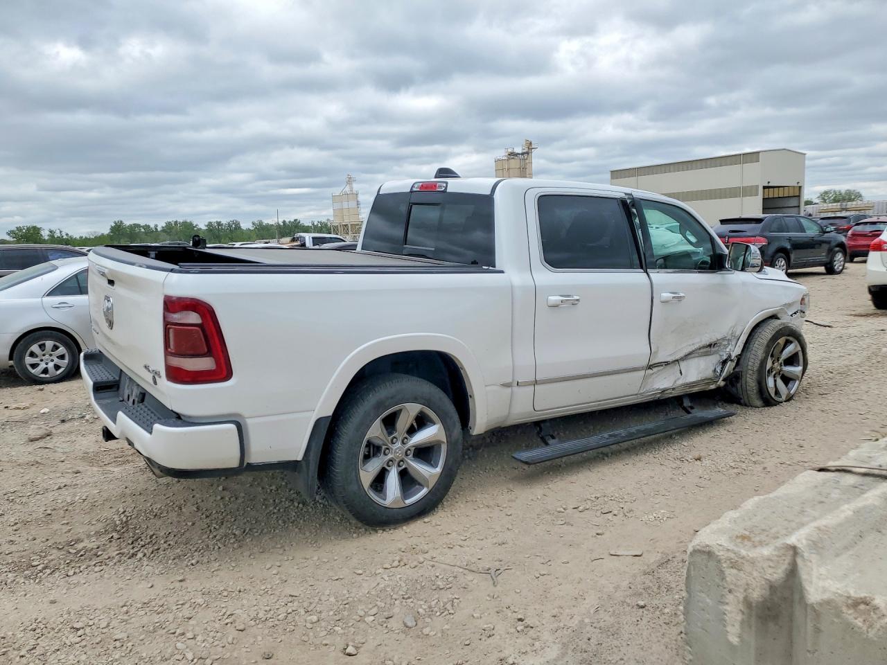 2019 RAM 1500 LIMITED photo 5