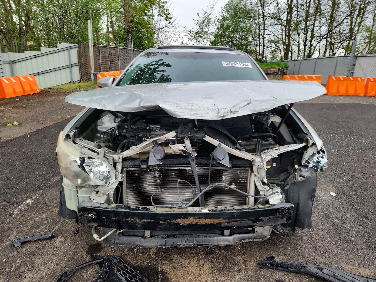 2013 TOYOTA CAMRY SE photo 9
