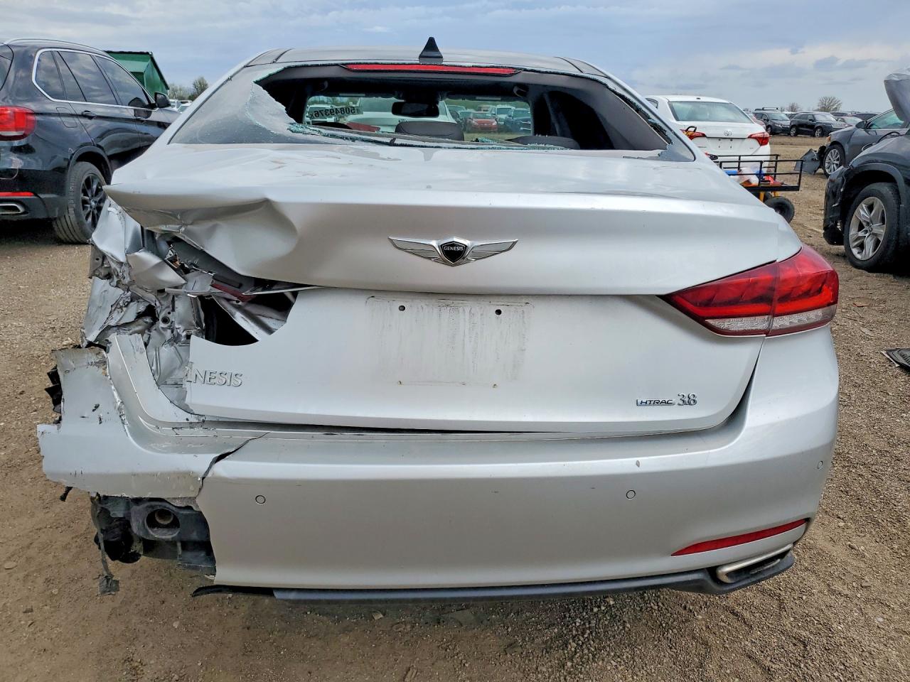 2015 HYUNDAI GENESIS 3.8L photo 11