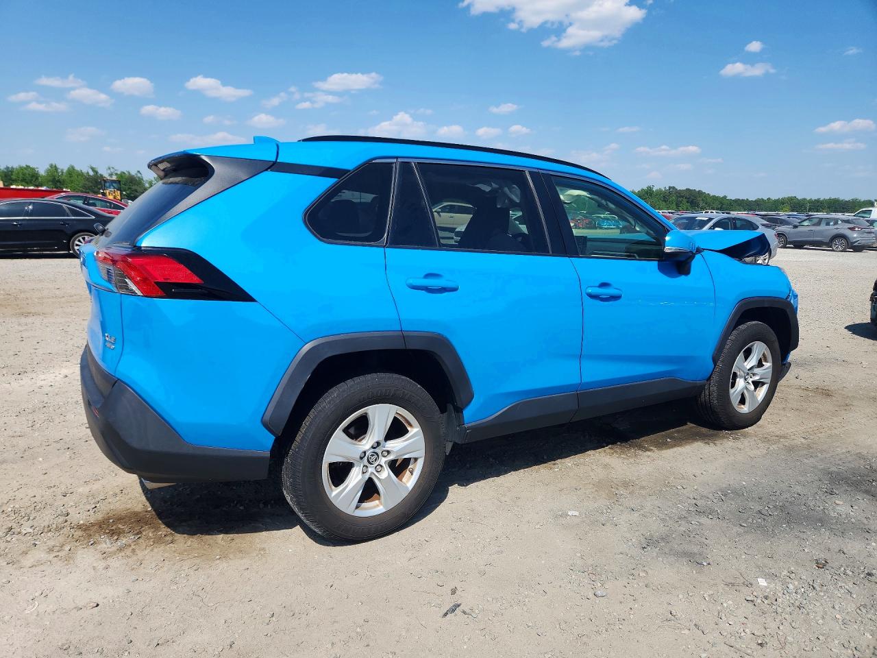 2019 TOYOTA RAV4 XLE photo 3