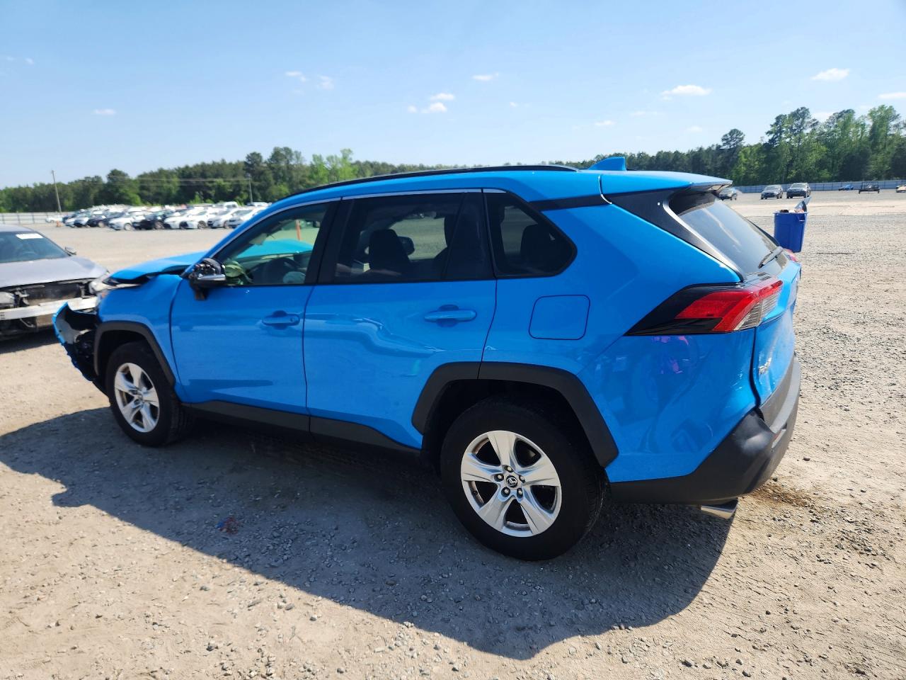 2019 TOYOTA RAV4 XLE photo 2
