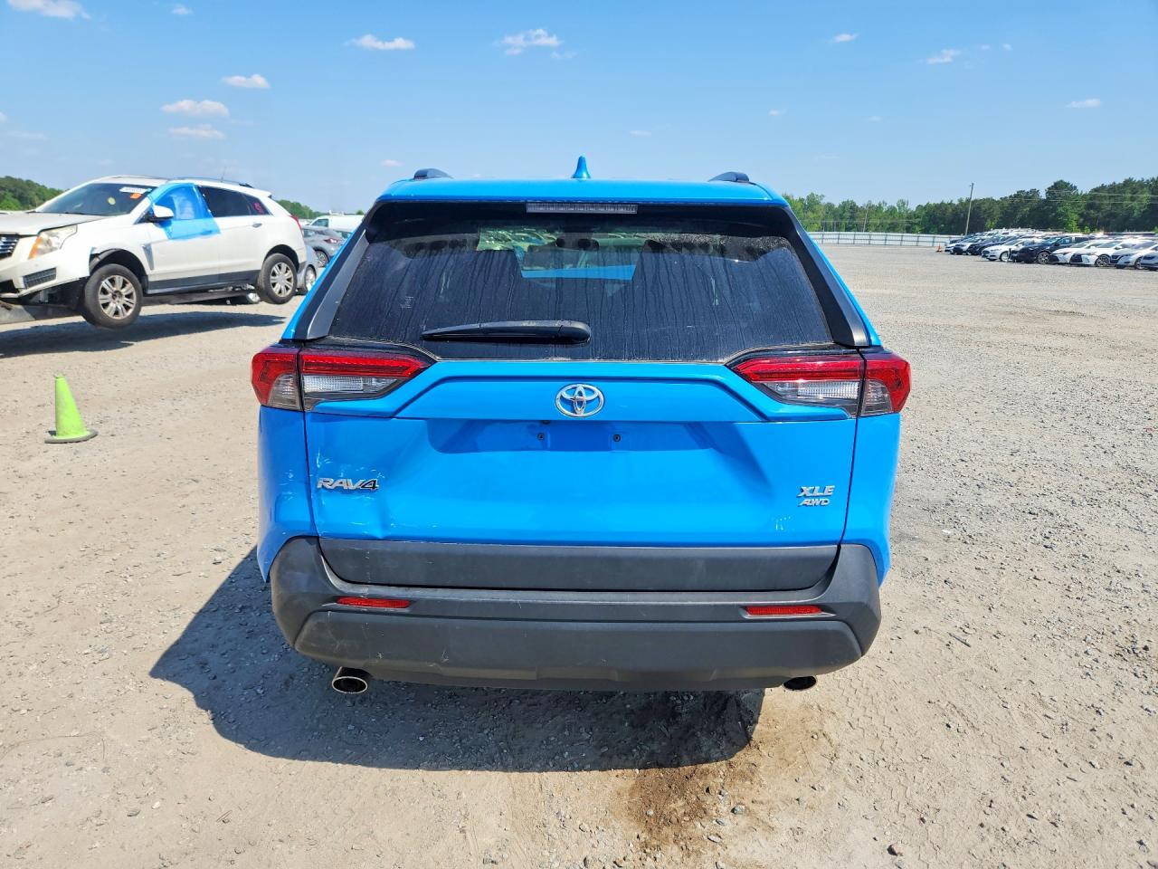 2019 TOYOTA RAV4 XLE photo 6