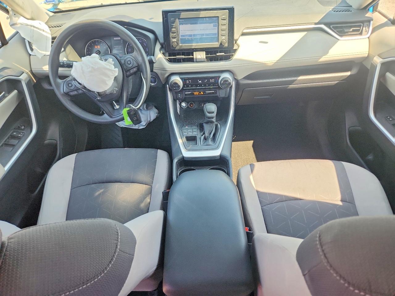 2019 TOYOTA RAV4 XLE photo 8