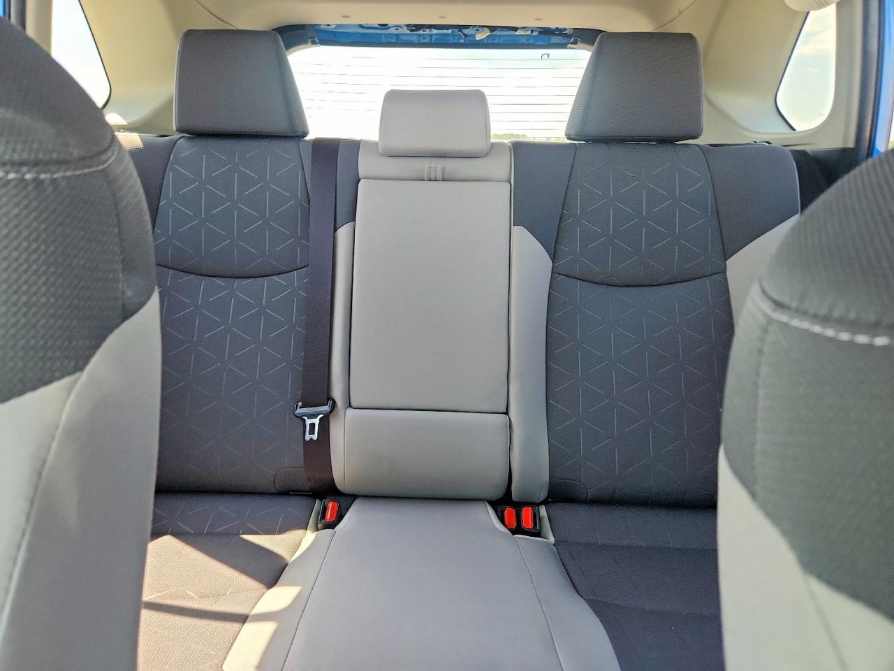 2019 TOYOTA RAV4 XLE photo 10