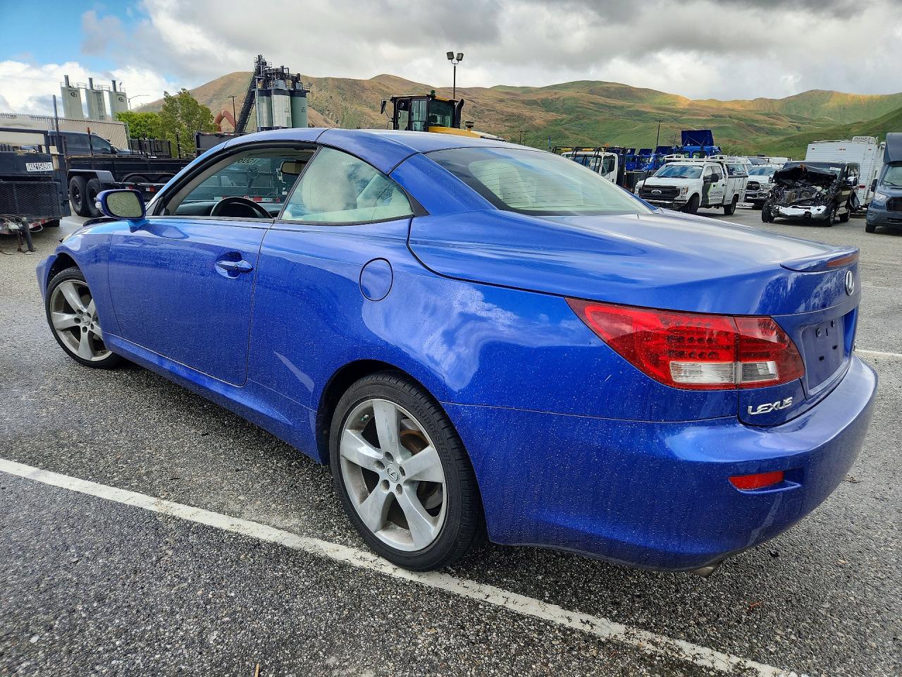 2010 LEXUS IS 250 photo 3