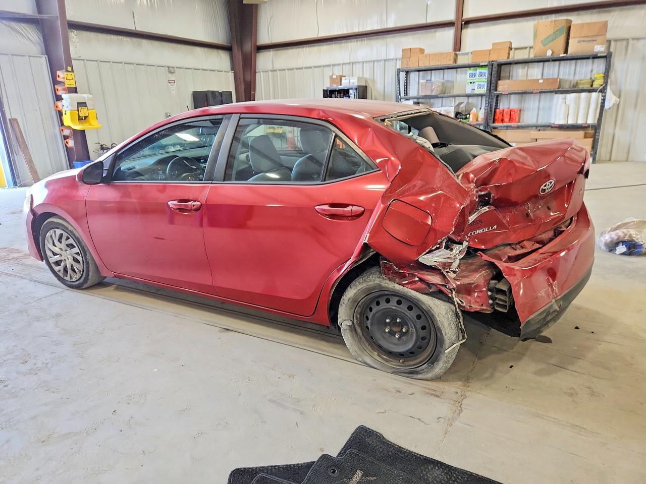 2018 TOYOTA COROLLA LE photo 3