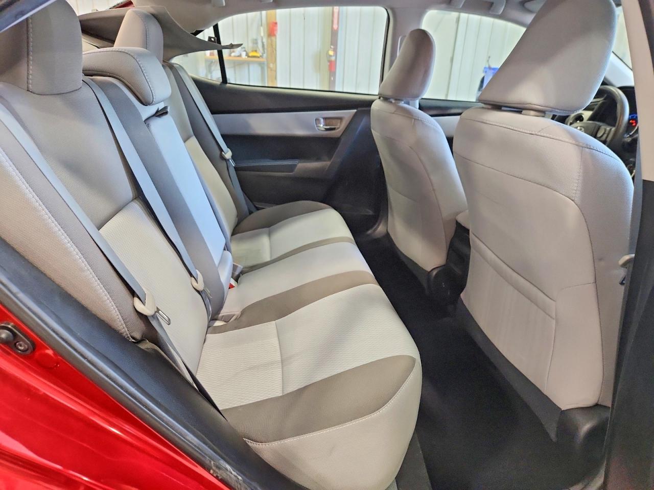 2018 TOYOTA COROLLA LE photo 19
