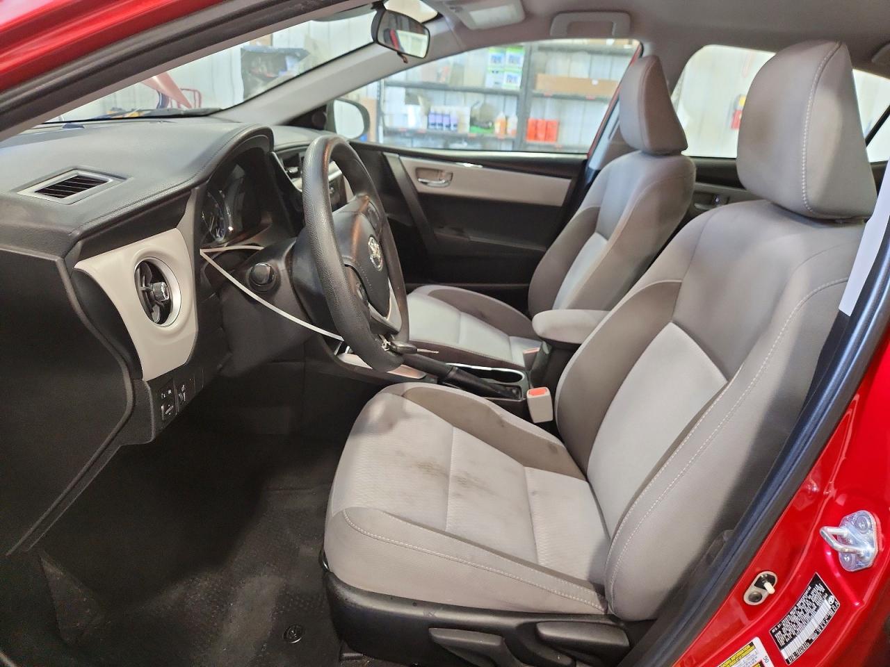 2018 TOYOTA COROLLA LE photo 13