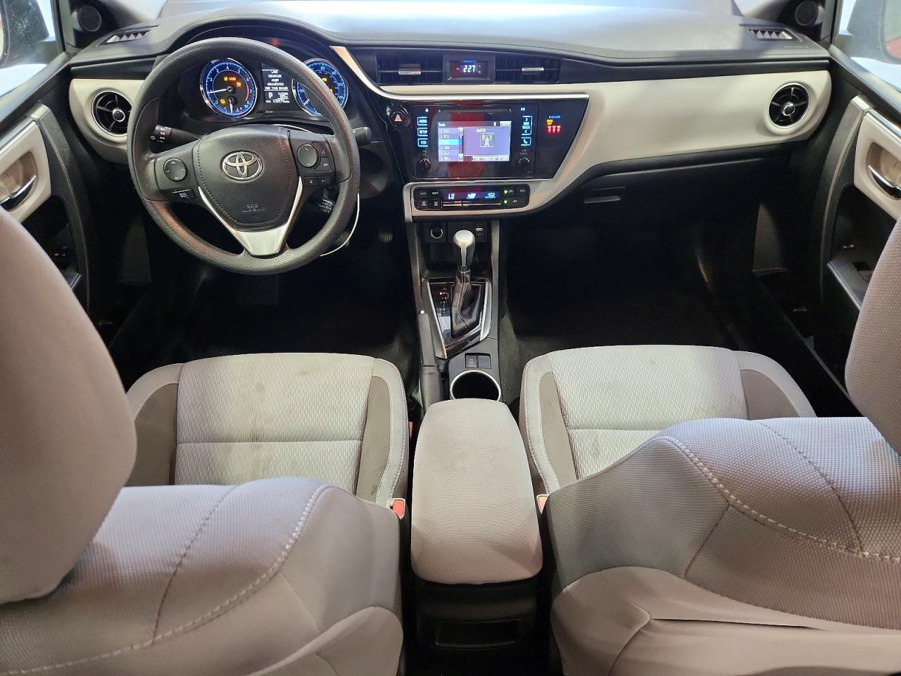 2018 TOYOTA COROLLA LE photo 15