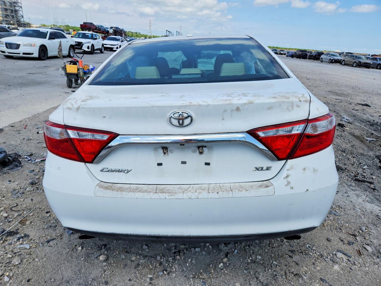 2015 TOYOTA CAMRY XLE V6 photo 16
