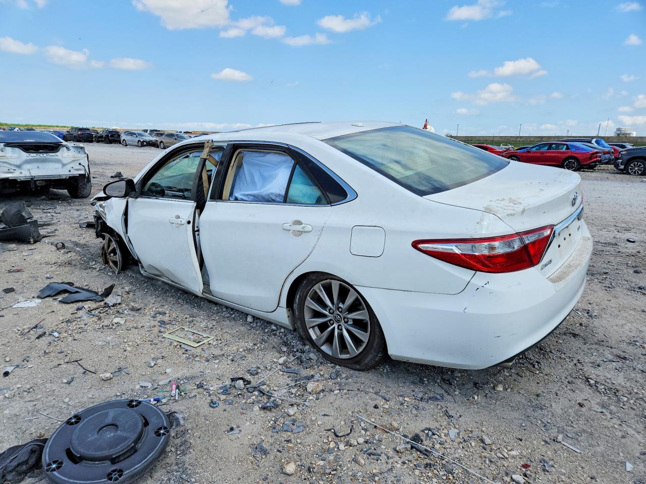 2015 TOYOTA CAMRY XLE V6 photo 4
