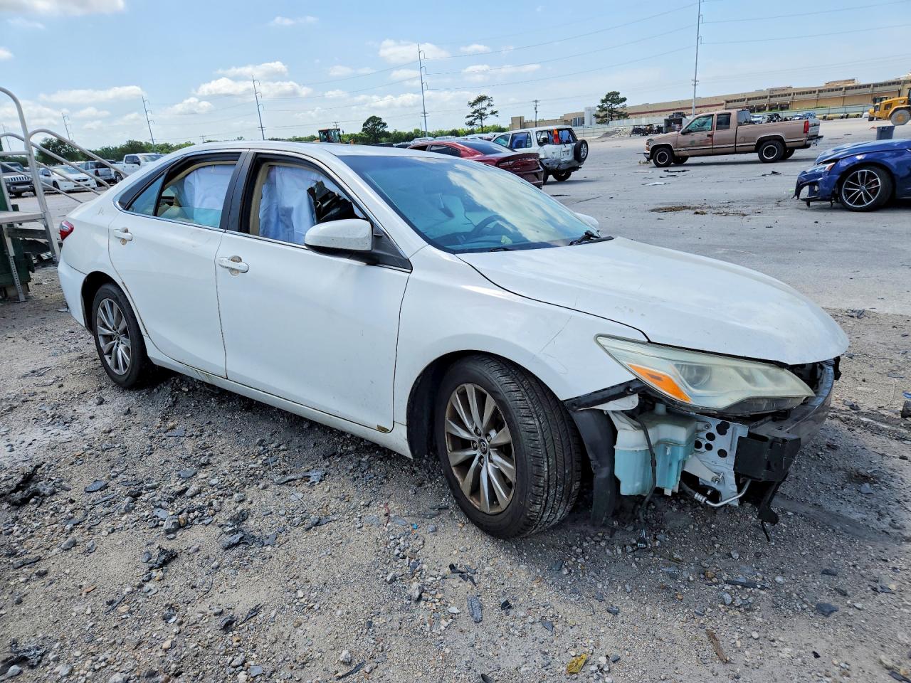 2015 TOYOTA CAMRY XLE V6 photo 10