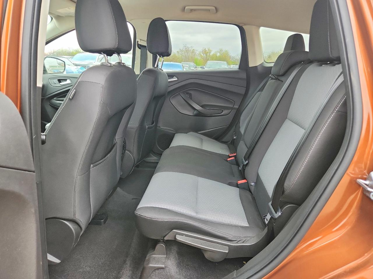 2017 FORD ESCAPE SE photo 31