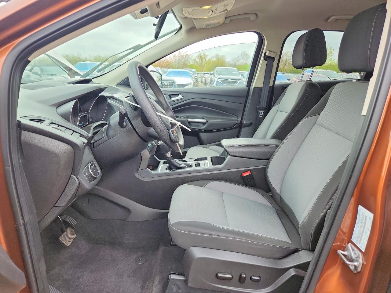2017 FORD ESCAPE SE photo 19