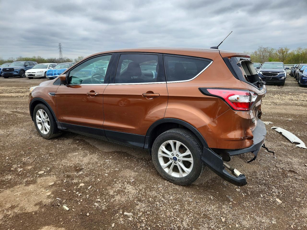 2017 FORD ESCAPE SE photo 4