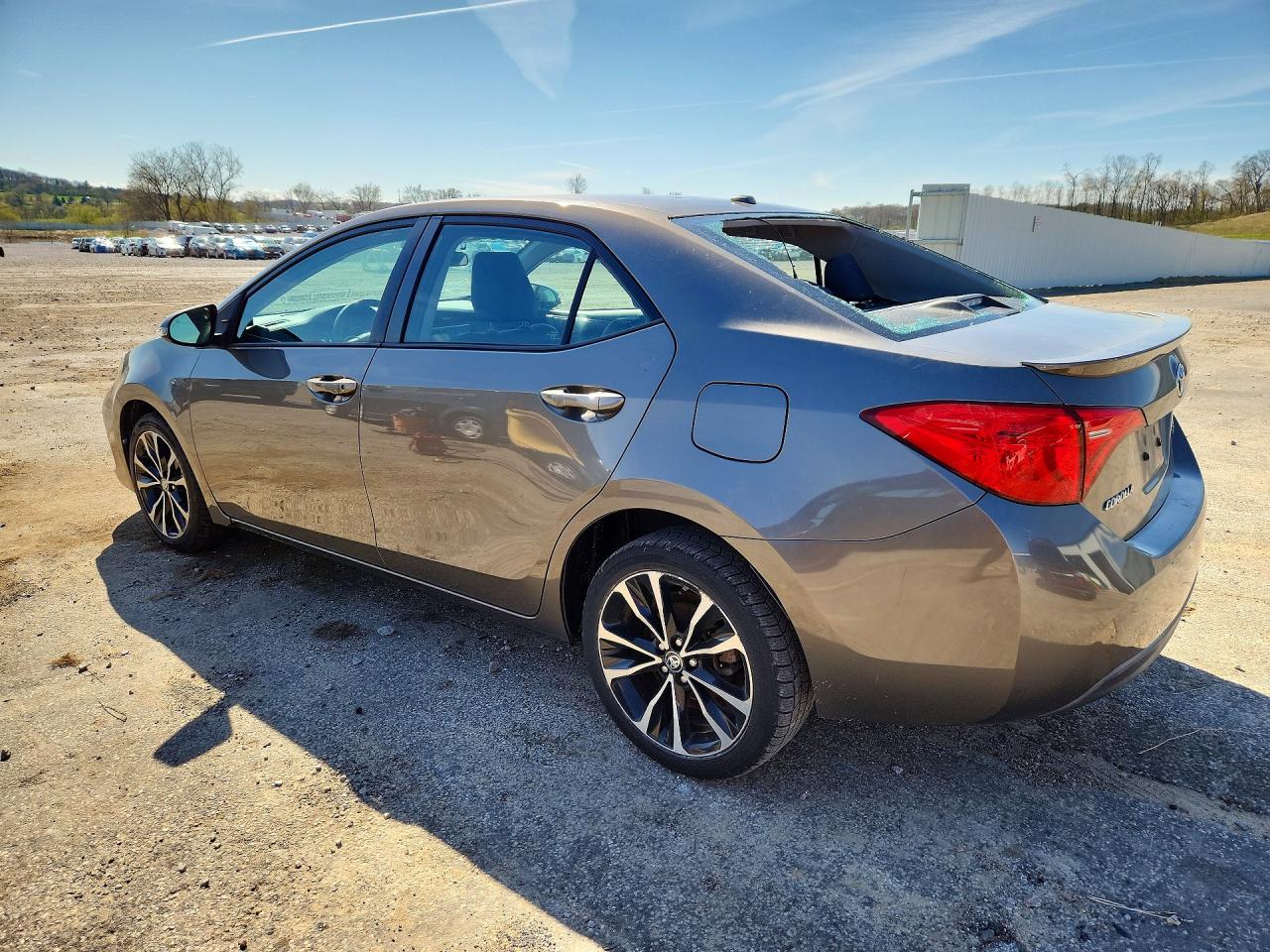 2017 TOYOTA COROLLA XSE photo 3