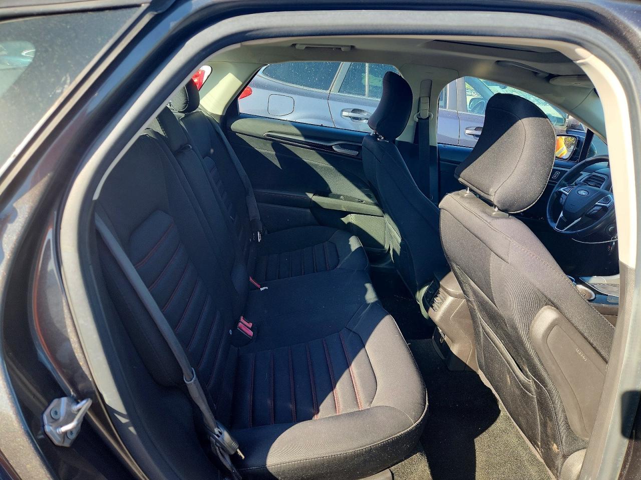 2016 FORD FUSION SE photo 19