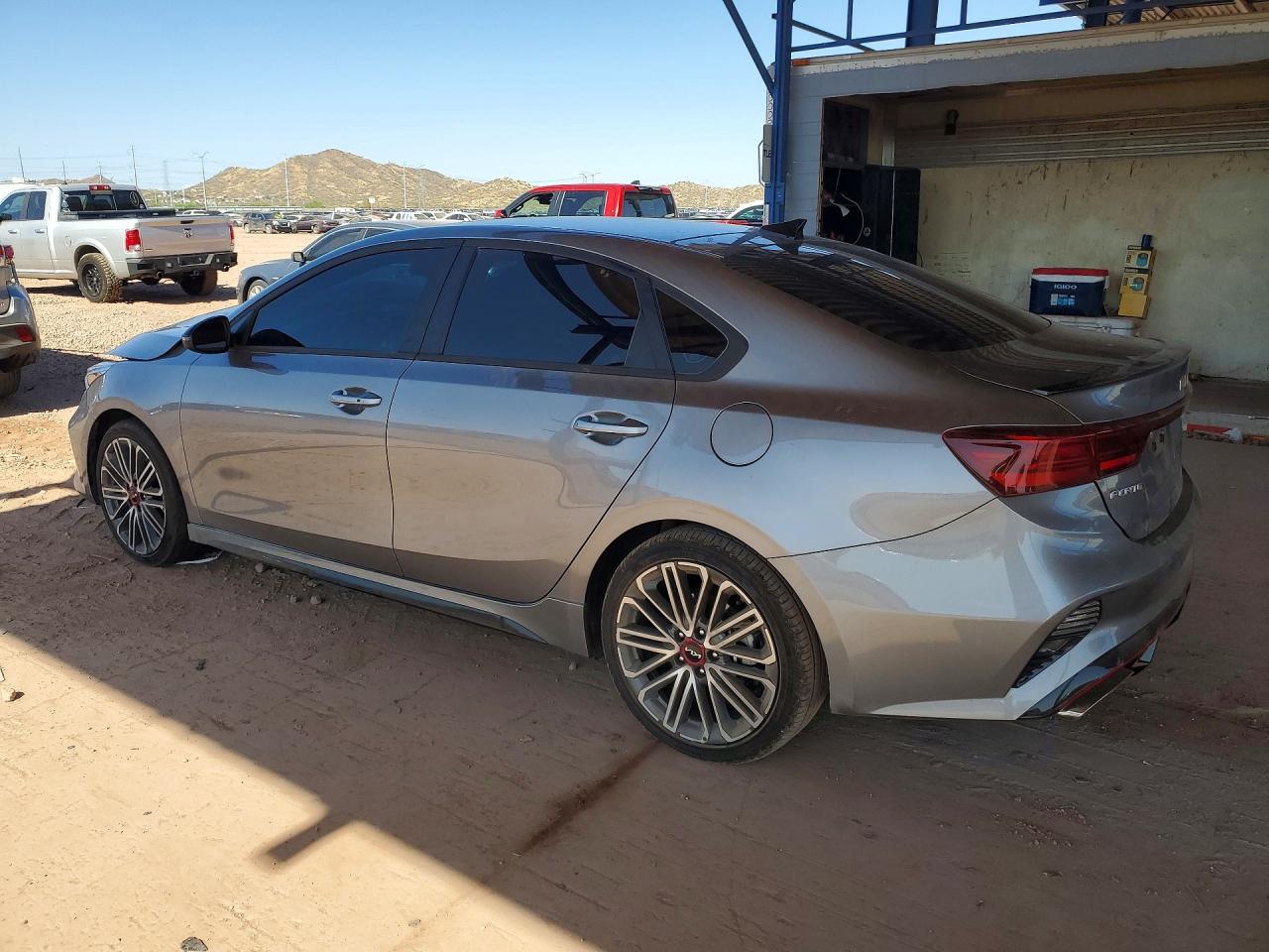 2023 KIA FORTE GT photo 3