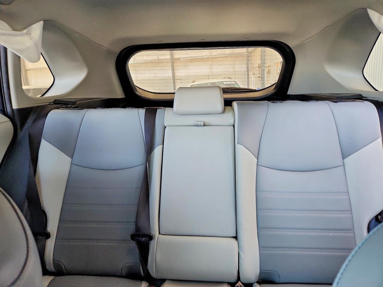 2022 TOYOTA RAV4 XLE PREMIUM photo 19