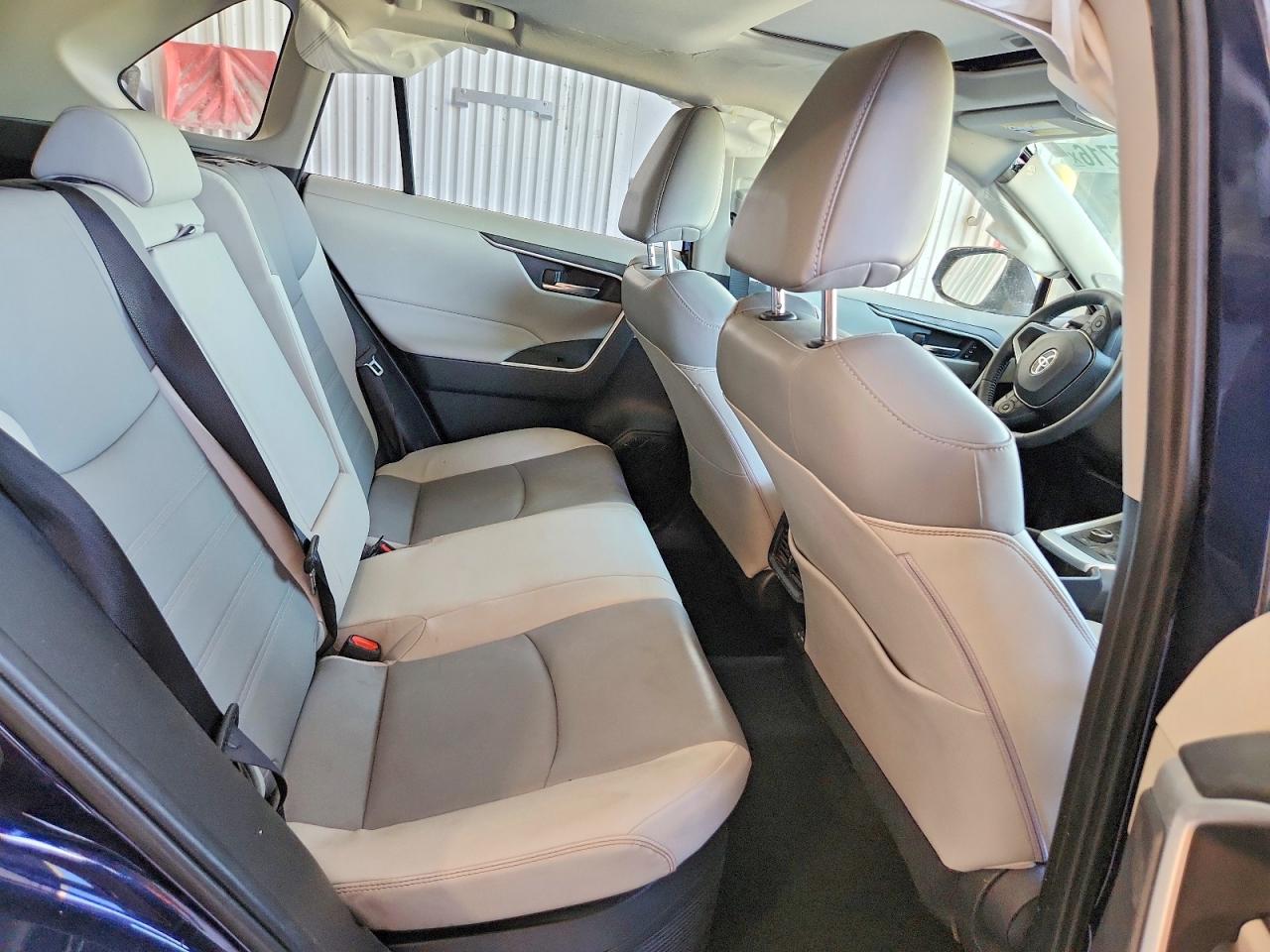 2022 TOYOTA RAV4 XLE PREMIUM photo 21