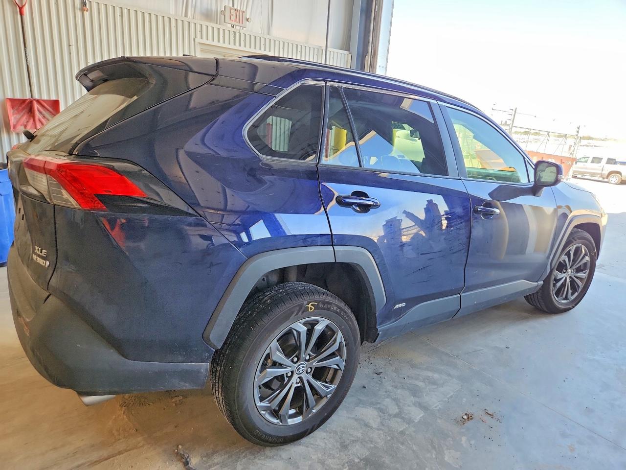 2022 TOYOTA RAV4 XLE PREMIUM photo 5