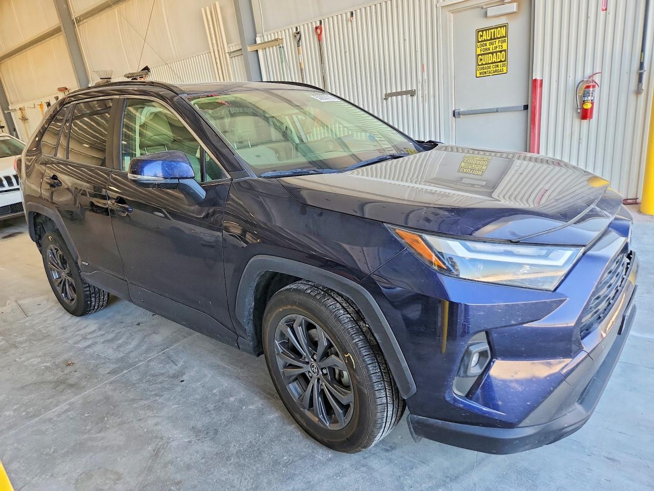 2022 TOYOTA RAV4 XLE PREMIUM photo 7