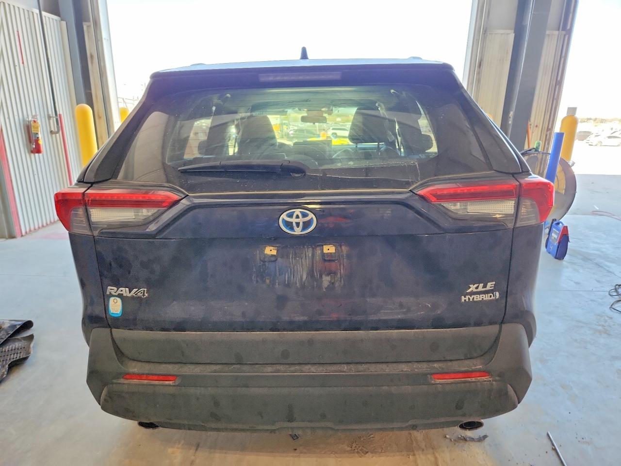 2022 TOYOTA RAV4 XLE PREMIUM photo 11