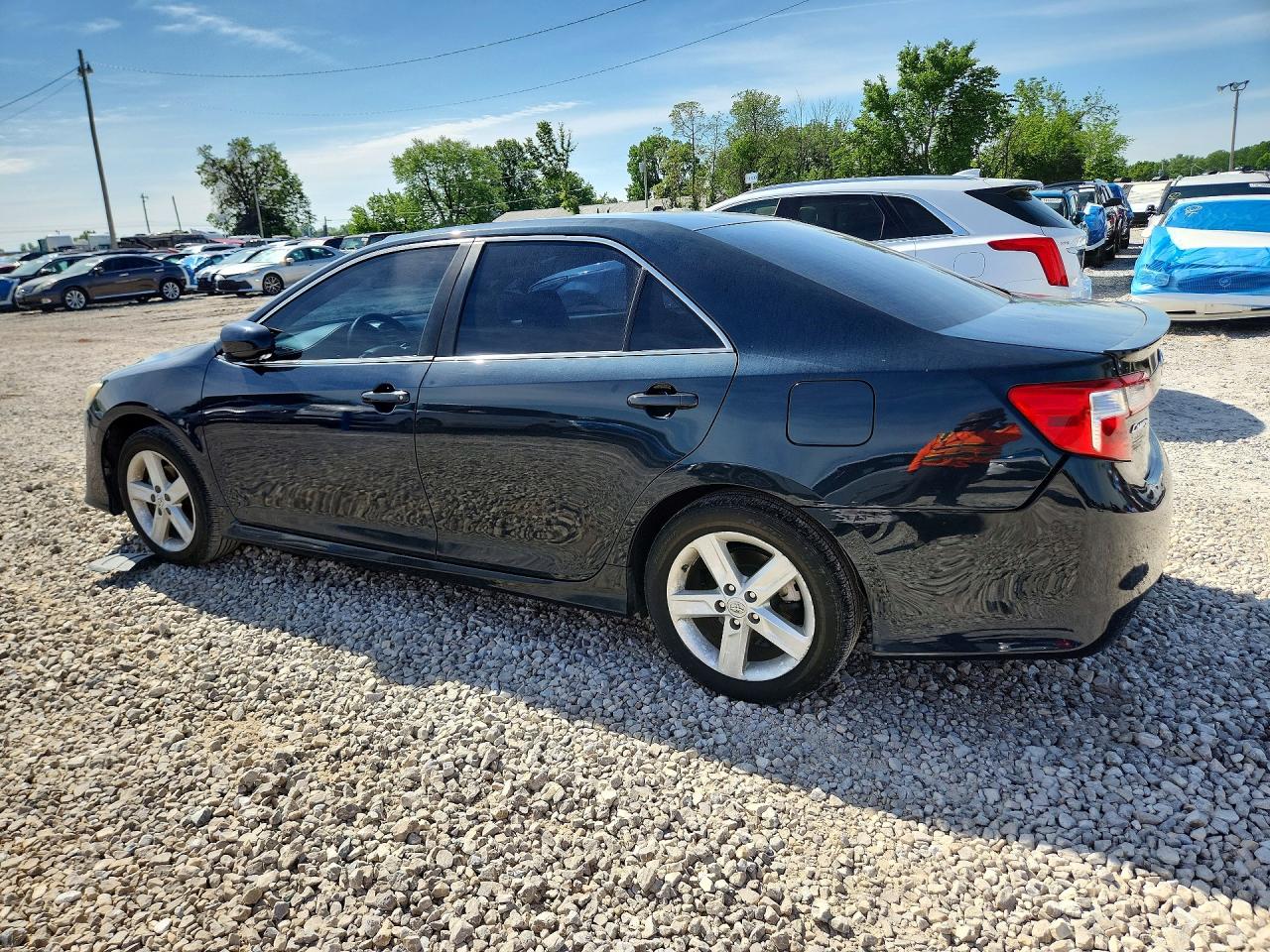 2013 TOYOTA CAMRY SE photo 3
