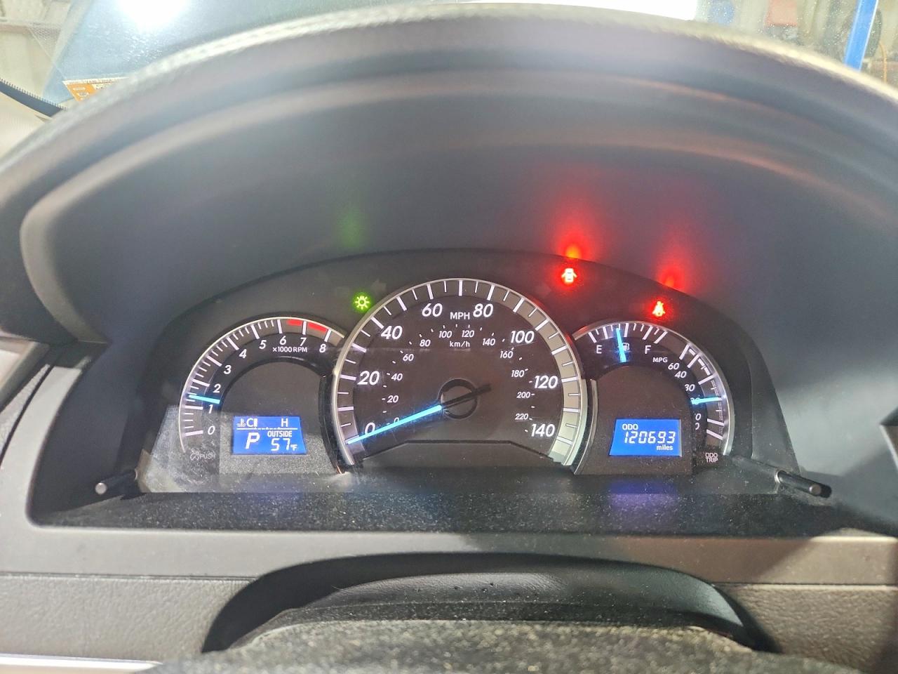 2013 TOYOTA CAMRY SE photo 17