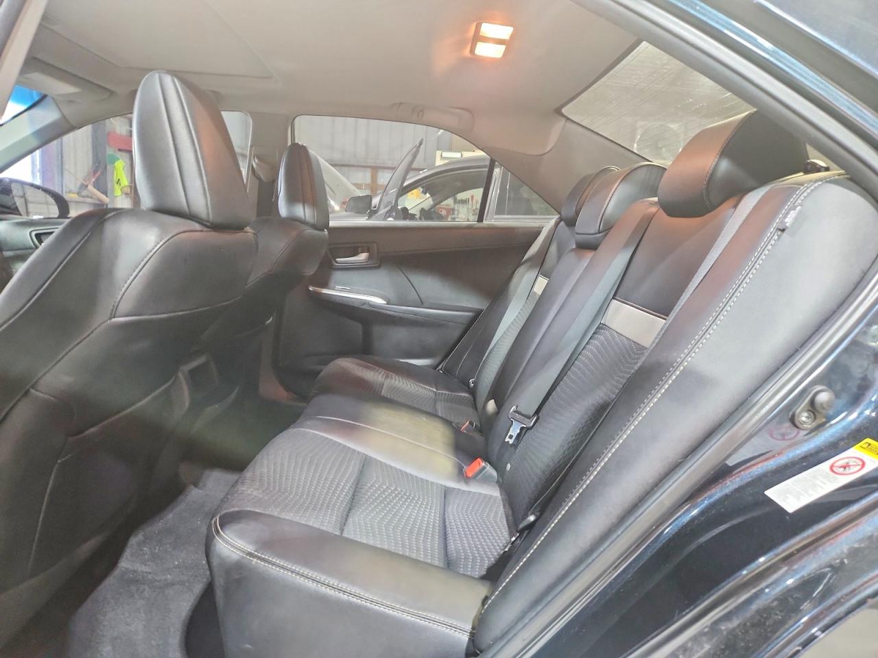 2013 TOYOTA CAMRY SE photo 19