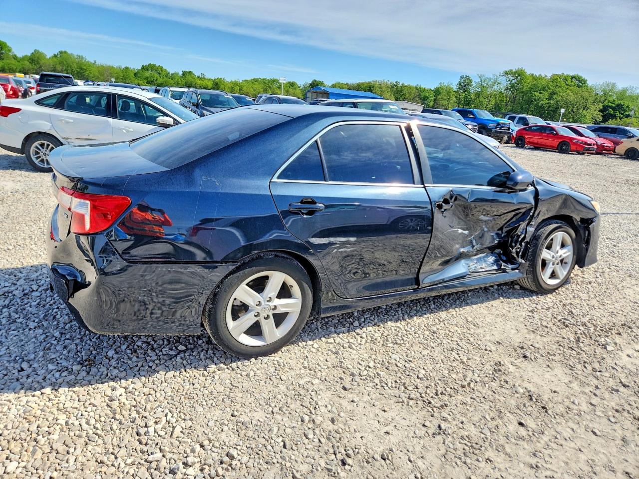 2013 TOYOTA CAMRY SE photo 5