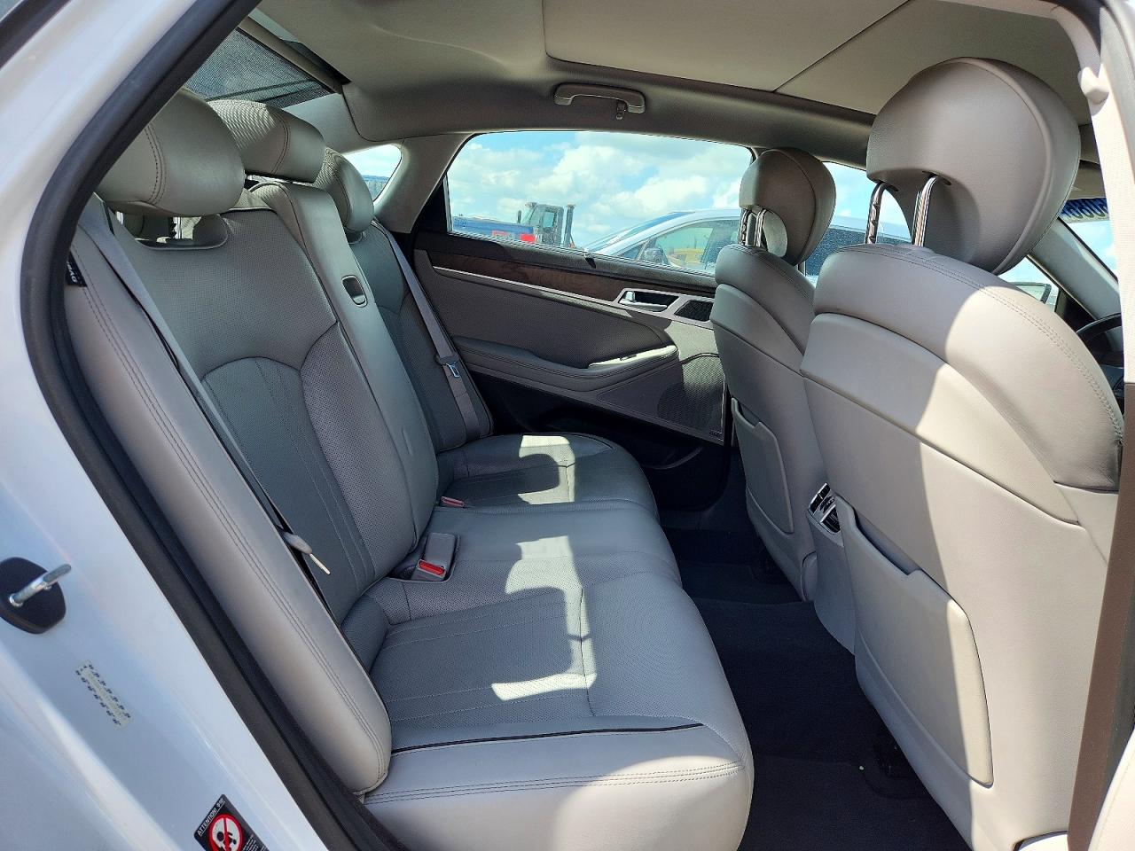 2015 HYUNDAI GENESIS 3.8L photo 19