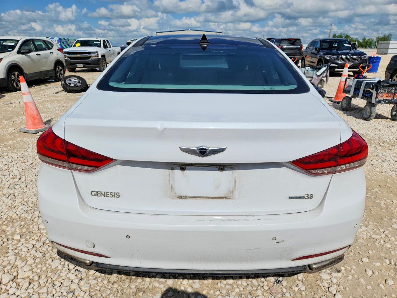 2015 HYUNDAI GENESIS 3.8L photo 11