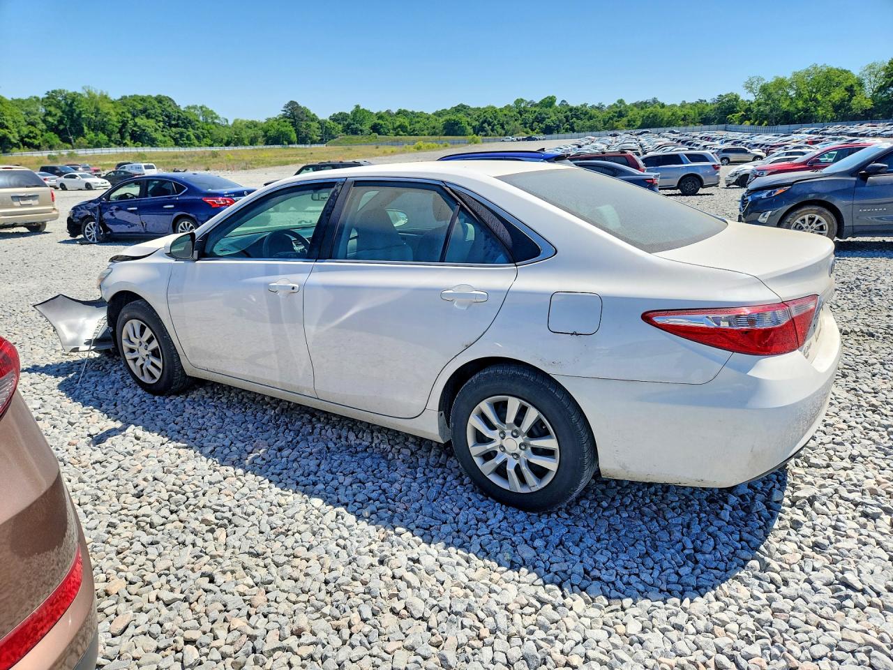 2017 TOYOTA CAMRY LE photo 3