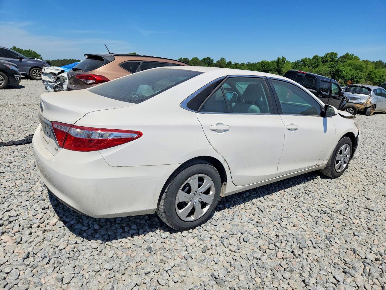 2017 TOYOTA CAMRY LE photo 5