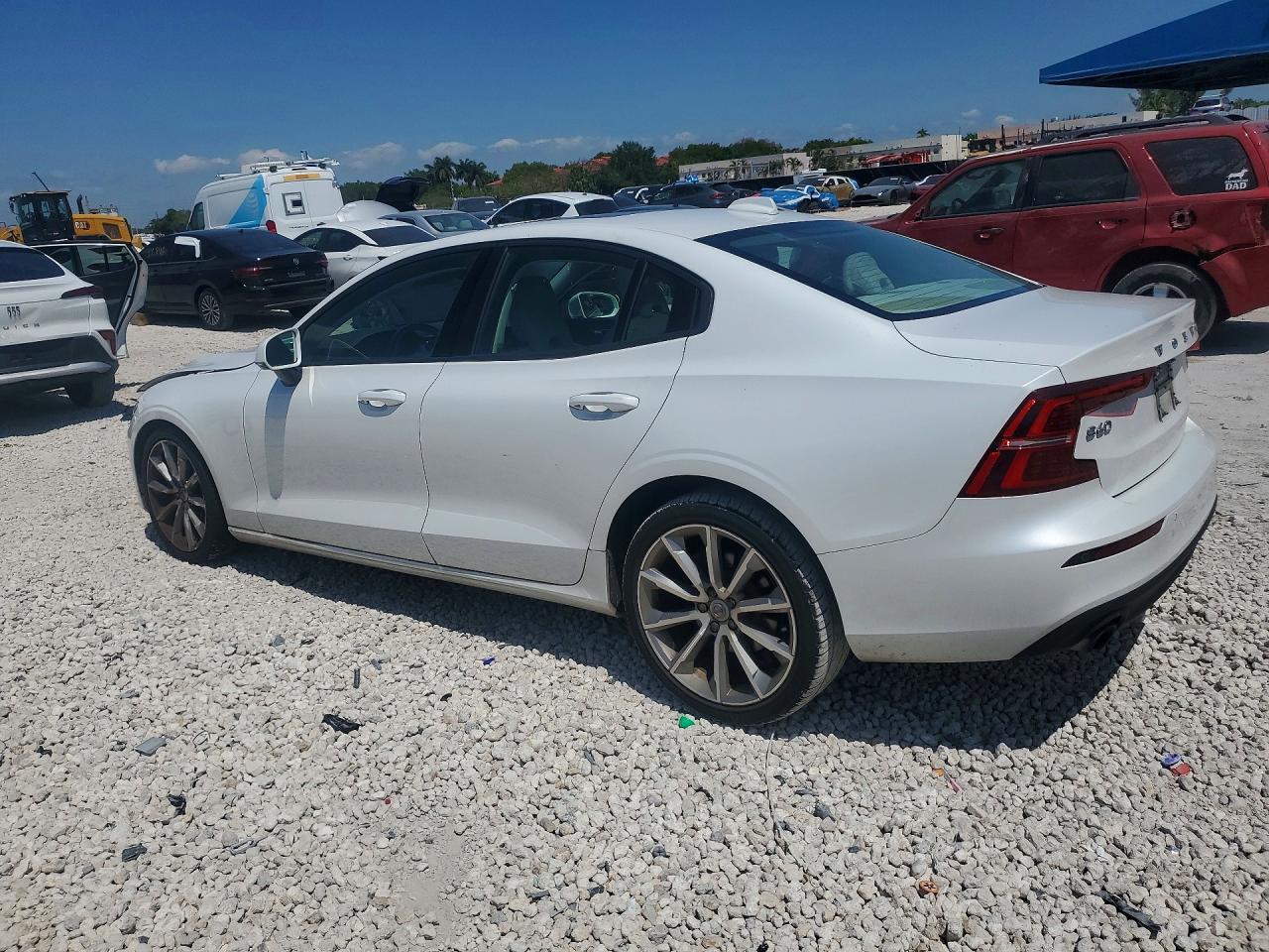 2020 VOLVO S60 T5 MOMENTUM photo 2